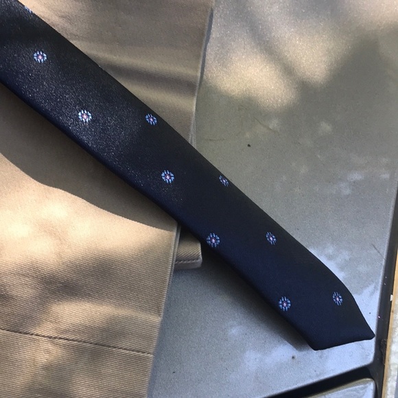 Etienne Aigner Navy Blue Floral Neck Tie Circles - Picture 3 of 8